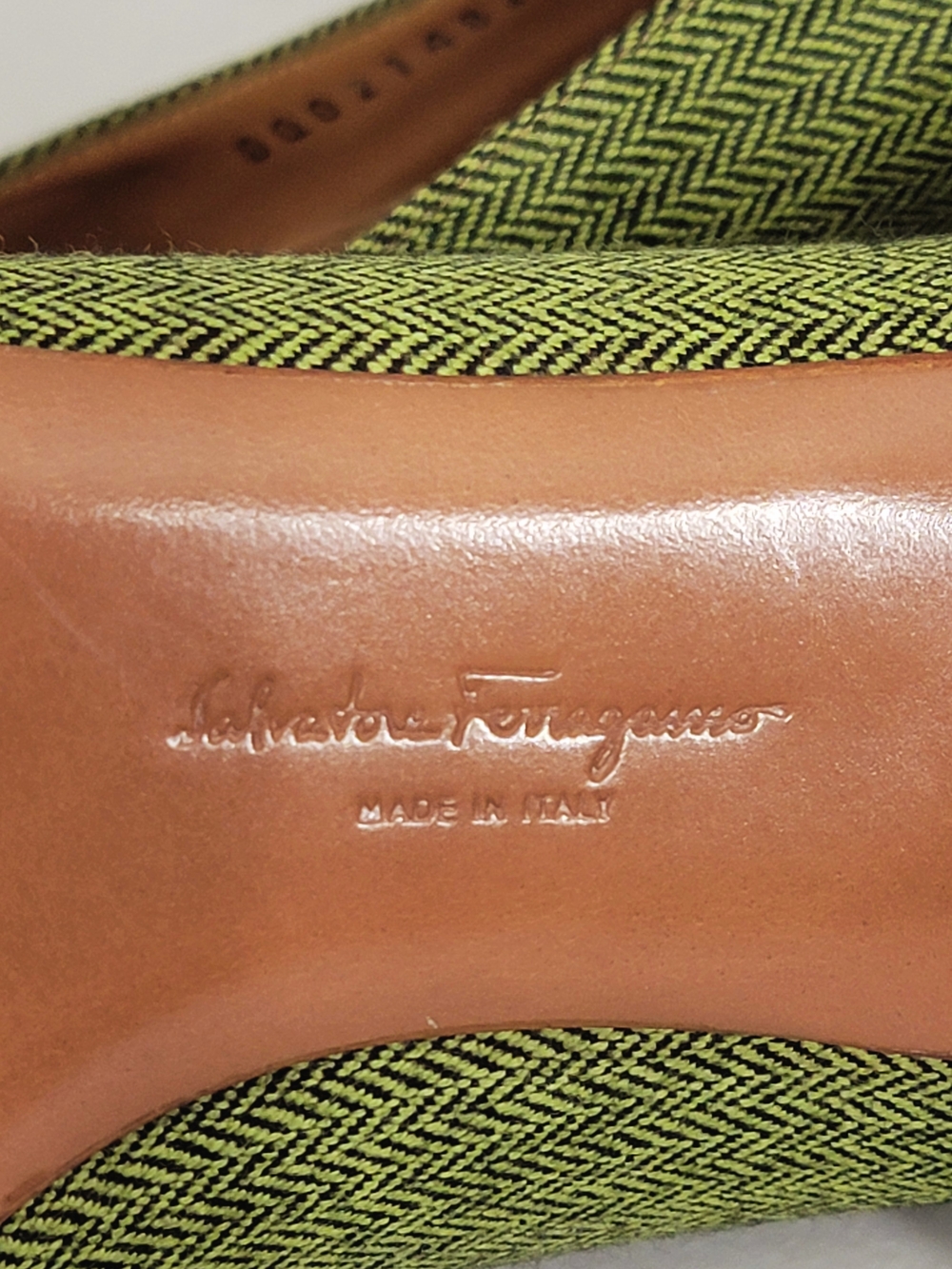 NEW Salvatore Ferragamo Herringbone Tweed Gancini Pumps Green 6.5B - Picture 9 of 13
